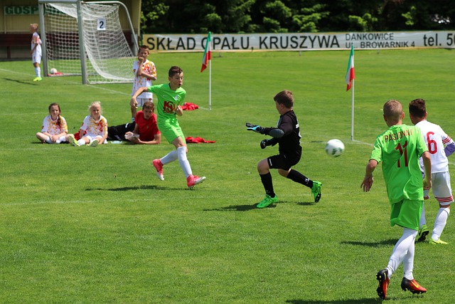 勇士6人合力狂胜马刺，收获大胜守住西部第六位置.